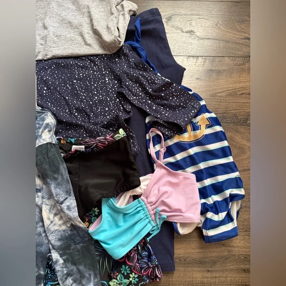 Kid's 9 Clothing Bundle Mixed Lot:
9 Clothing Items,Size S,Size 6 - Picture 3 of 8